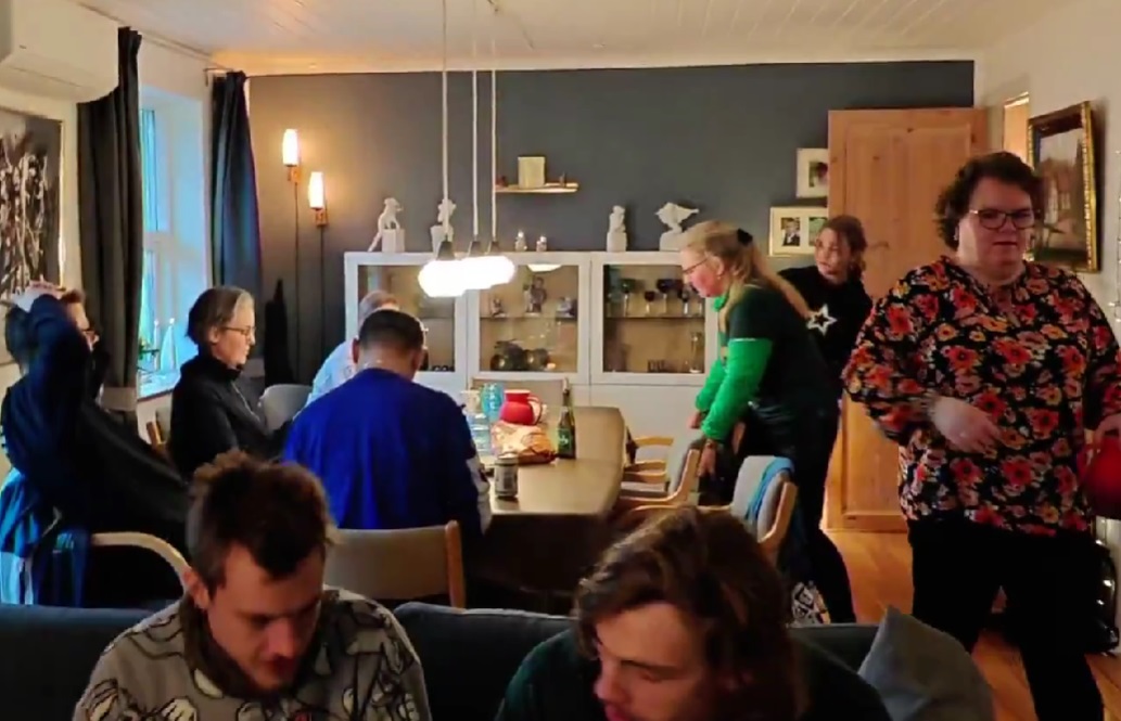 Rub 2106 Hare BoneUs og familie disker op til AfterHash
